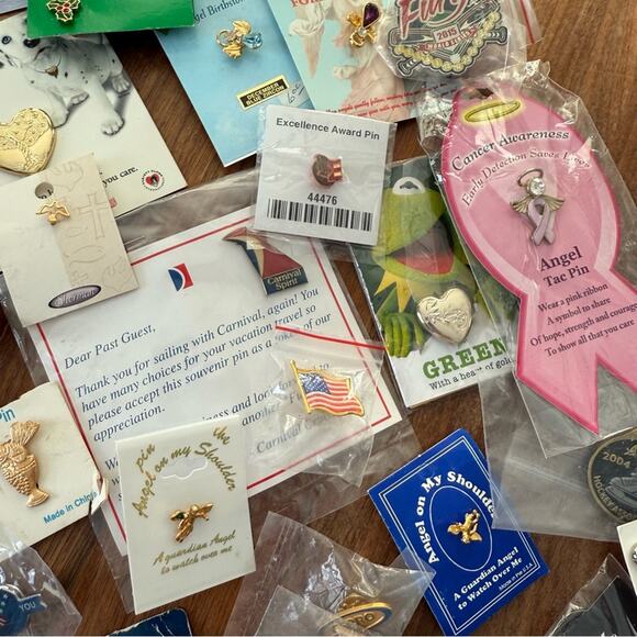 Huge lot of lapel pins pushback pins vintage to modern NWT - Picture 5 of 9